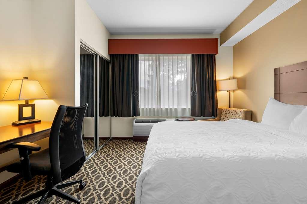 Best Western Paradise Inn Savoy Room photo